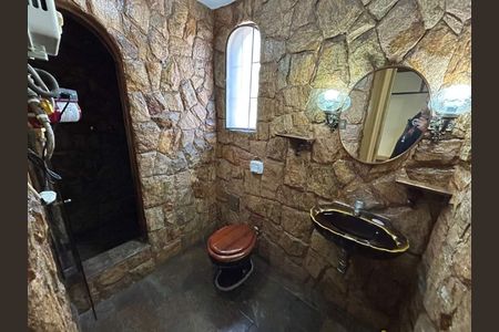 Casa à venda com 240m², 6 quartos e 6 vagas