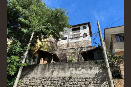 Casa à venda com 240m², 6 quartos e 6 vagas