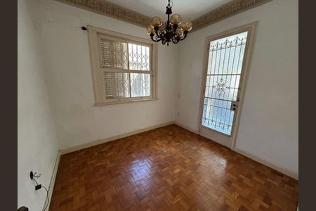 Casa à venda com 240m², 6 quartos e 6 vagas