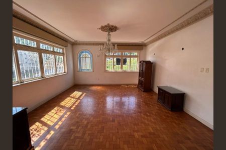 Casa à venda com 240m², 6 quartos e 6 vagas