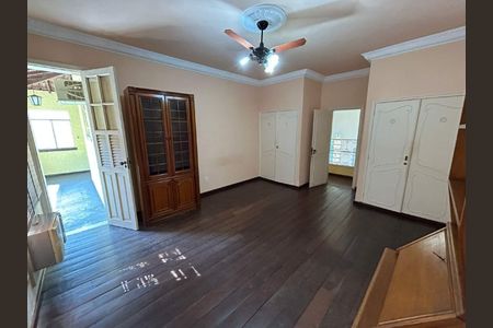 Casa à venda com 240m², 6 quartos e 6 vagas