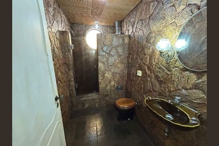 Casa à venda com 240m², 6 quartos e 6 vagas