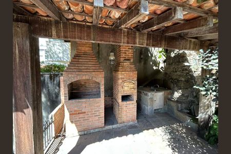 Casa à venda com 240m², 6 quartos e 6 vagas