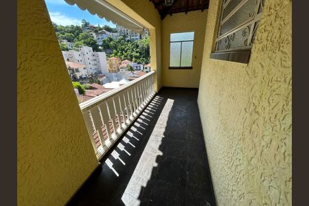 Casa à venda com 240m², 6 quartos e 6 vagas