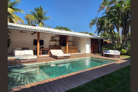 Casa à venda com 430m², 6 quartos e 3 vagasÁrea externa