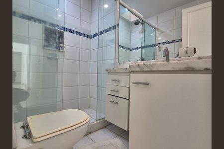 Casa à venda com 430m², 6 quartos e 3 vagasBanheiro 1