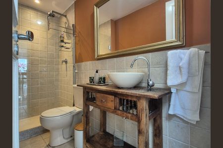 Casa à venda com 430m², 6 quartos e 3 vagasBanheiro 2