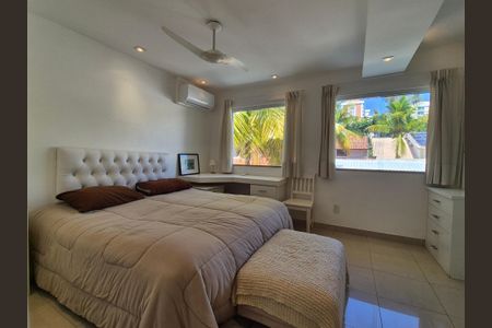 Casa à venda com 430m², 6 quartos e 3 vagasSuíte 1