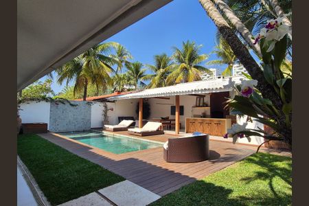 Casa à venda com 430m², 6 quartos e 3 vagasÁrea externa