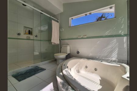 Casa à venda com 430m², 6 quartos e 3 vagasBanheiro da Suíte 3