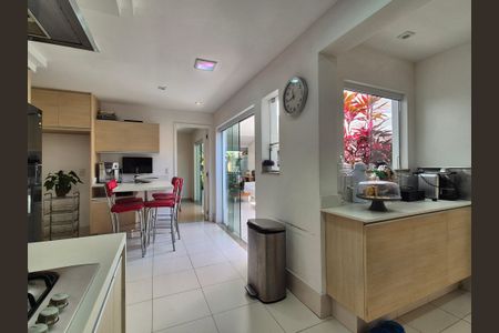 Casa à venda com 430m², 6 quartos e 3 vagasCozinha