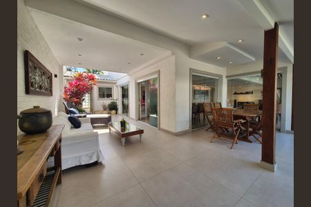 Casa à venda com 430m², 6 quartos e 3 vagasVaranda