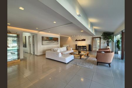 Casa à venda com 430m², 6 quartos e 3 vagasSala