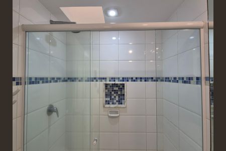 Casa à venda com 430m², 6 quartos e 3 vagasBanheiro 1