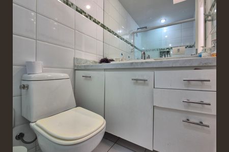 Casa à venda com 430m², 6 quartos e 3 vagasBanheiro da Suíte 2