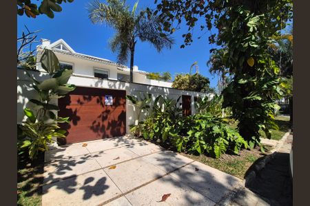 Casa à venda com 430m², 6 quartos e 3 vagasFachada