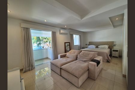 Casa à venda com 430m², 6 quartos e 3 vagasSuíte 3