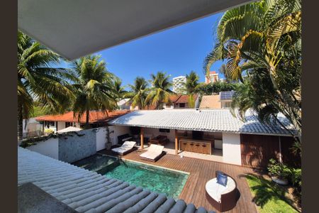 Casa à venda com 430m², 6 quartos e 3 vagasVista