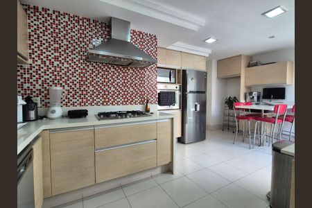 Casa à venda com 430m², 6 quartos e 3 vagasCozinha