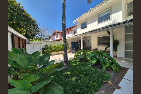 Casa à venda com 430m², 6 quartos e 3 vagasÁrea externa