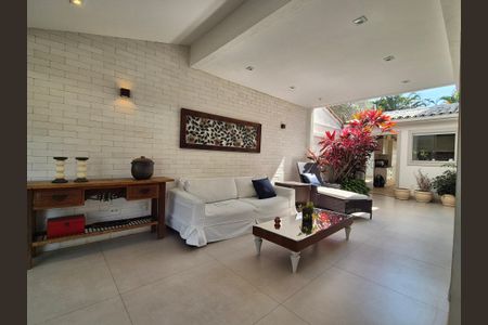 Casa à venda com 430m², 6 quartos e 3 vagasVaranda