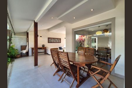 Casa à venda com 430m², 6 quartos e 3 vagasVaranda