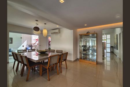 Casa à venda com 430m², 6 quartos e 3 vagasSala de Jantar