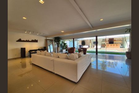 Casa à venda com 430m², 6 quartos e 3 vagasSala
