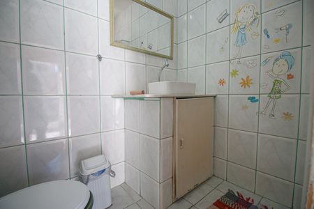 Casa à venda com 165m², 4 quartos e 1 vaga Casa à venda com 165m², 4 quartos e 1 vagaBanheiro social