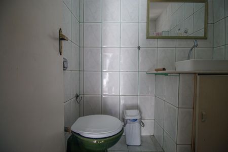 Casa à venda com 165m², 4 quartos e 1 vaga Casa à venda com 165m², 4 quartos e 1 vagaBanheiro social