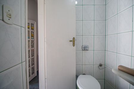Casa à venda com 165m², 4 quartos e 1 vaga Casa à venda com 165m², 4 quartos e 1 vagaBanheiro social