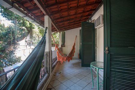 Casa à venda com 165m², 4 quartos e 1 vaga Casa à venda com 165m², 4 quartos e 1 vagaVaranda da Suíte