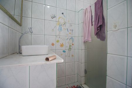Casa à venda com 165m², 4 quartos e 1 vaga Casa à venda com 165m², 4 quartos e 1 vagaBanheiro social