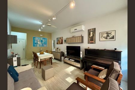 Apartamento à venda com 120m², 3 quartos e 1 vaga Apartamento à venda com 120m², 3 quartos e 1 vagaSala