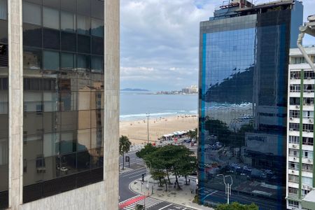 Vista sala de apartamento à venda com 2 quartos, 99m² em Leme, Rio de Janeiro