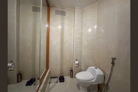 Apartamento à venda com 170m², 3 quartos e sem vaga Apartamento à venda com 170m², 3 quartos e sem vagaBanheiro da Suíte 1