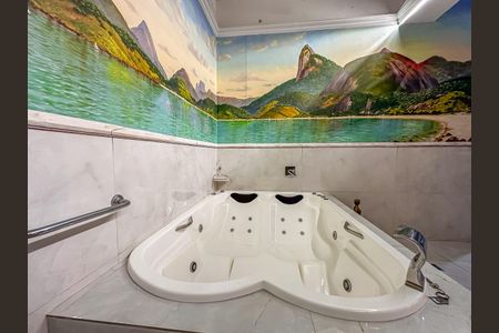 Apartamento à venda com 170m², 3 quartos e sem vaga Apartamento à venda com 170m², 3 quartos e sem vagaHidro