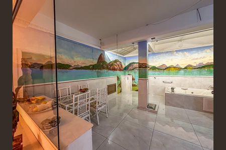 Apartamento à venda com 170m², 3 quartos e sem vaga Apartamento à venda com 170m², 3 quartos e sem vagaHidro