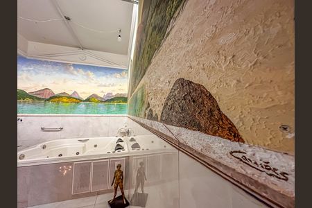 Apartamento à venda com 170m², 3 quartos e sem vaga Apartamento à venda com 170m², 3 quartos e sem vagaHidro