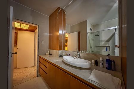 Apartamento à venda com 170m², 3 quartos e sem vaga Apartamento à venda com 170m², 3 quartos e sem vagaBanheiro da Suíte 1
