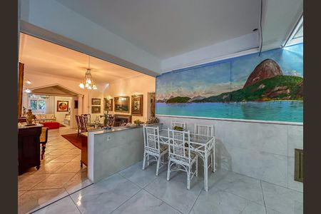 Apartamento à venda com 170m², 3 quartos e sem vaga Apartamento à venda com 170m², 3 quartos e sem vagaHidro