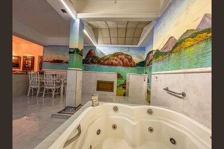 Apartamento à venda com 170m², 3 quartos e sem vaga Apartamento à venda com 170m², 3 quartos e sem vagaHidro