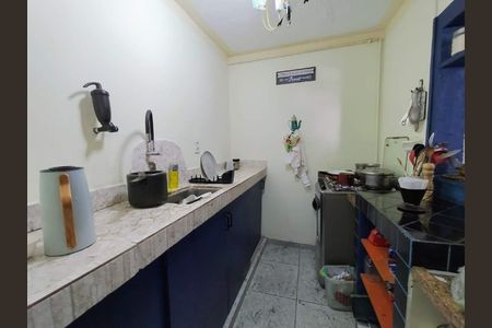 Casa à venda com 81m², 5 quartos e 2 vagas