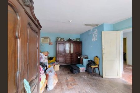 Casa à venda com 81m², 5 quartos e 2 vagas