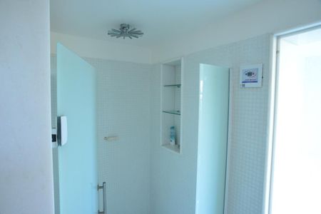 Casa à venda com 774m², 4 quartos e 5 vagas Casa à venda com 774m², 4 quartos e 5 vagasBanheiro