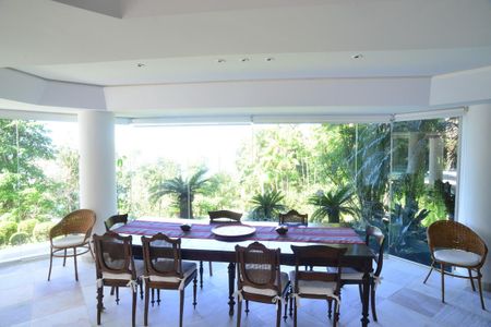 Casa à venda com 774m², 4 quartos e 5 vagas Casa à venda com 774m², 4 quartos e 5 vagasSala Inferior