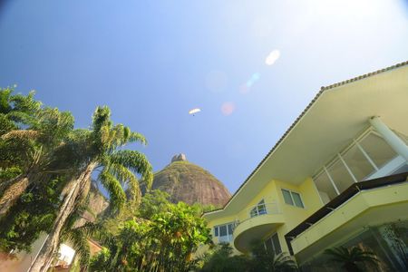 Casa à venda com 774m², 4 quartos e 5 vagas Casa à venda com 774m², 4 quartos e 5 vagasVista Externa