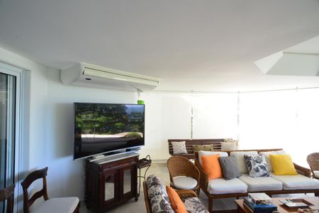 Casa à venda com 774m², 4 quartos e 5 vagas Casa à venda com 774m², 4 quartos e 5 vagasSala Inferior