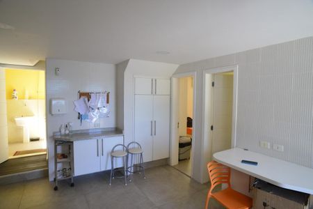 Casa à venda com 774m², 4 quartos e 5 vagas Casa à venda com 774m², 4 quartos e 5 vagasÁrea de Serviço