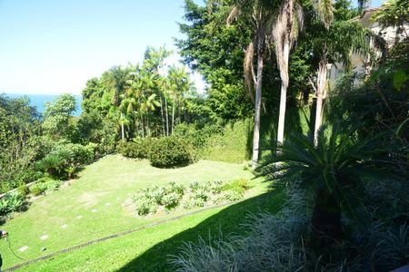 Casa à venda com 774m², 4 quartos e 5 vagas Casa à venda com 774m², 4 quartos e 5 vagasVista Externa